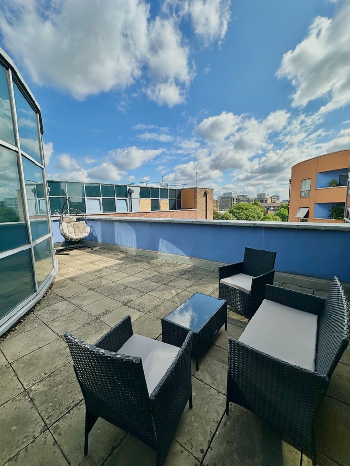 1 Bed Flat, Cable St, E1W