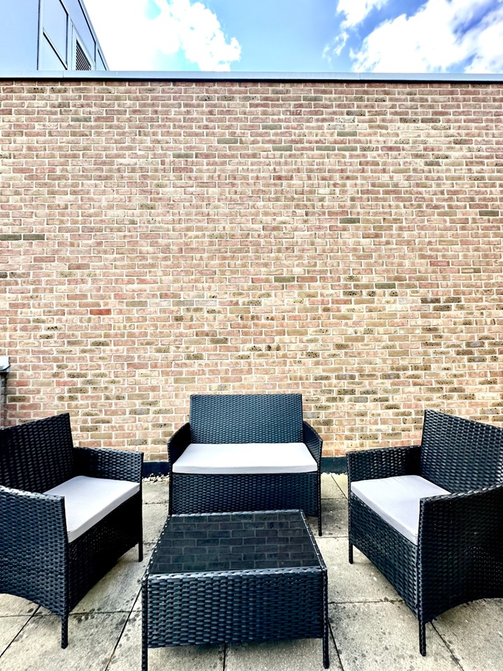 1 Bed Flat, Cable St, E1W photo 3