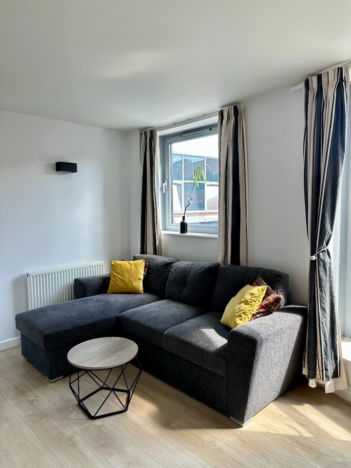 1 Bed Flat, Cable St, E1W photo 5