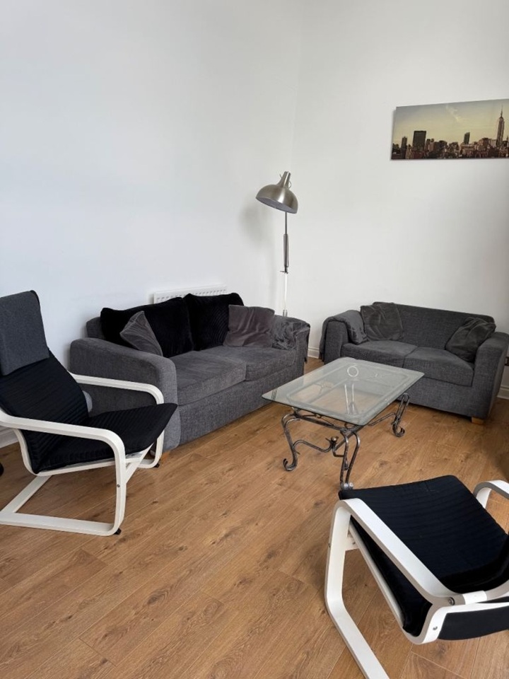 4 Bed Penthouse, Minerva Way, G3 photo 2