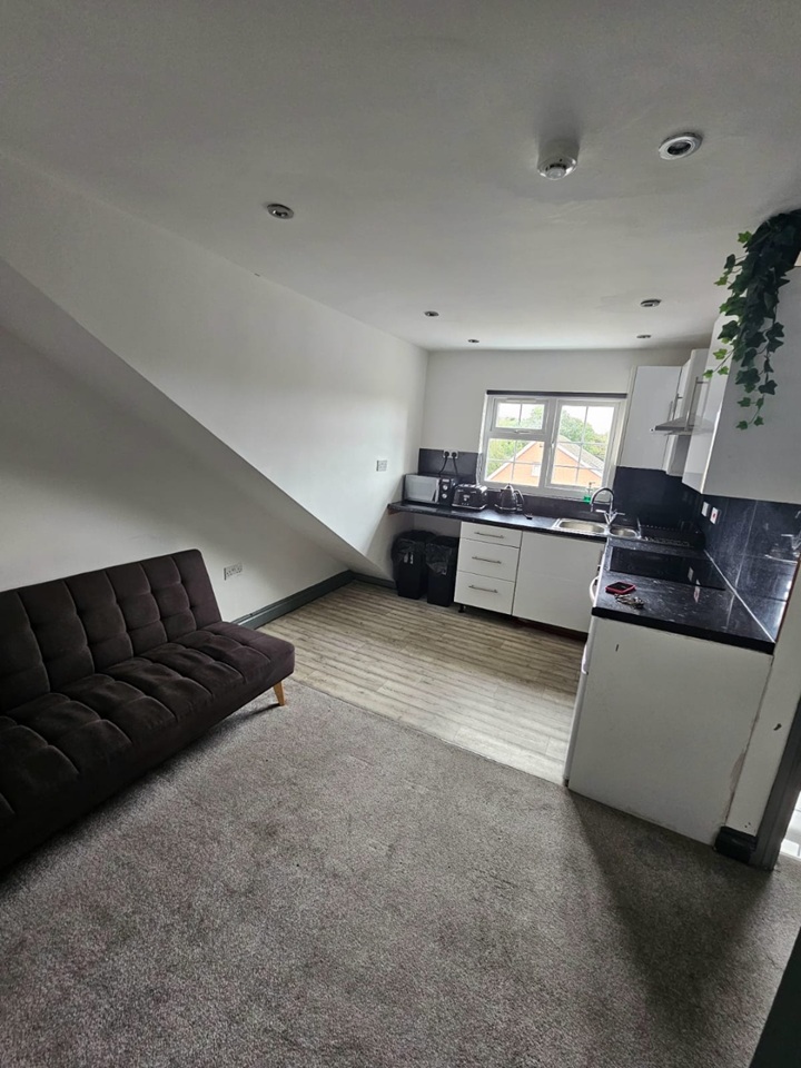 2 Bed Flat, Aylestone Road, LE2 photo 3