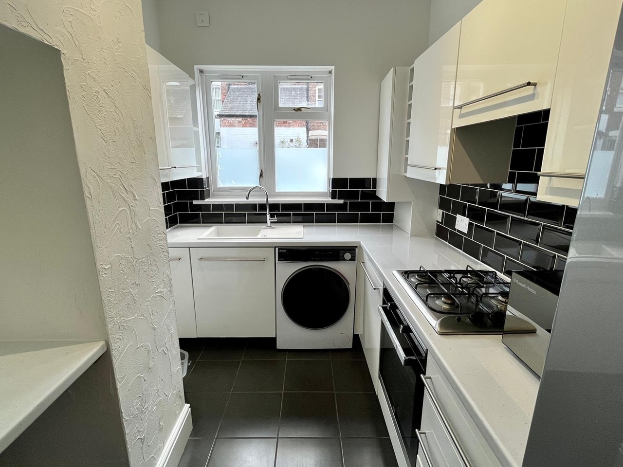 2 Bed Flat, Anita St, M4 photo 4