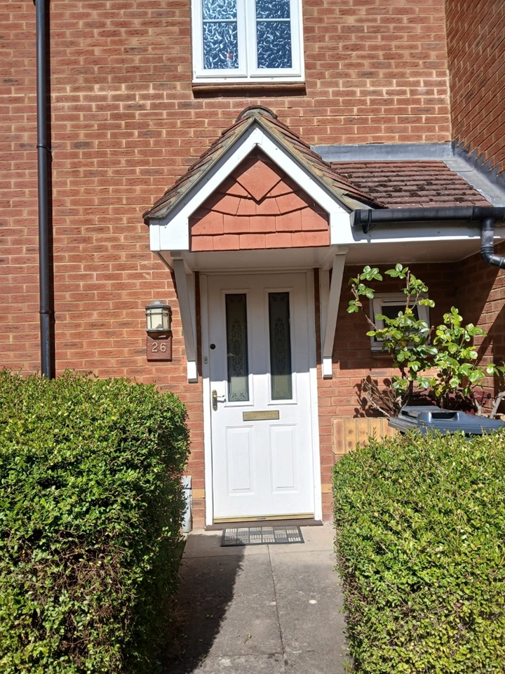 3 Bed Semi-Detached House, Swallows Croft, RG1