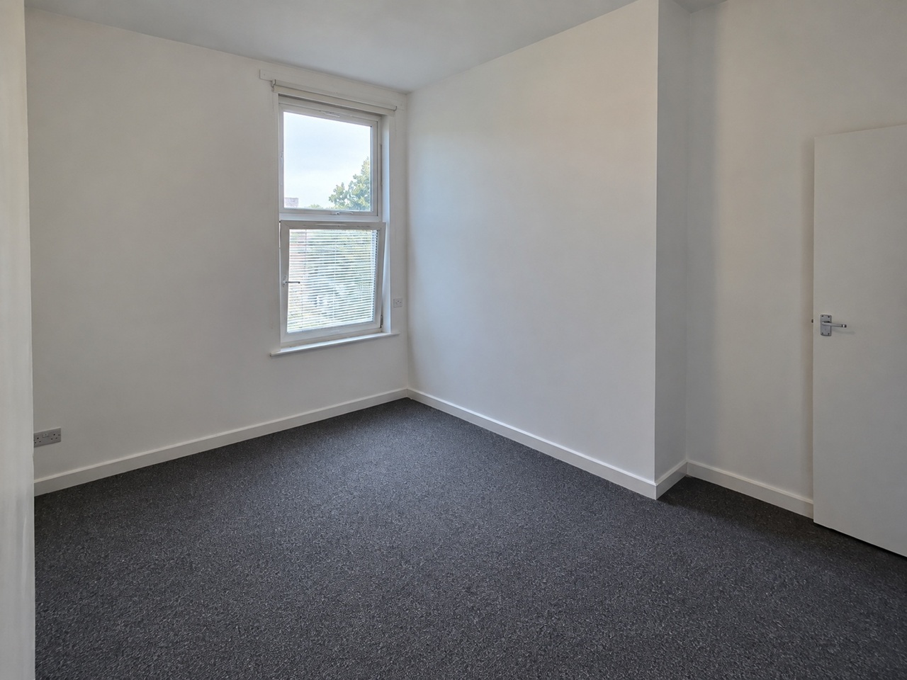 2 Bed Flat, Seymour Grove, M16 photo 4