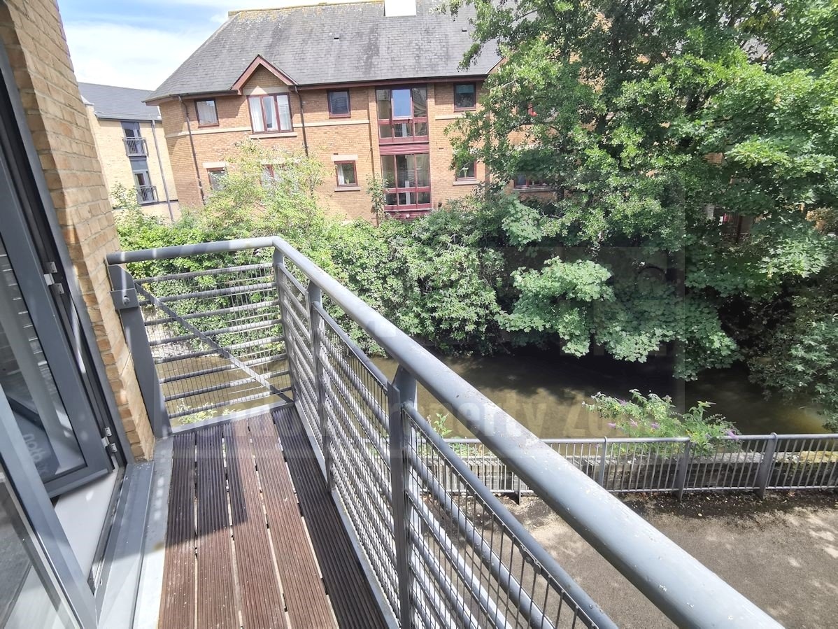 2 Bed Flat, Woodins Way, OX1 photo 4