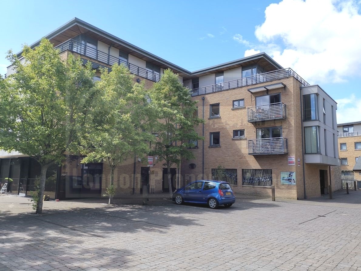 2 Bed Flat, Woodins Way, OX1 photo 2