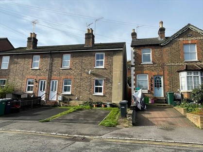 2 Bed Detached House, Garlands Road, RH1