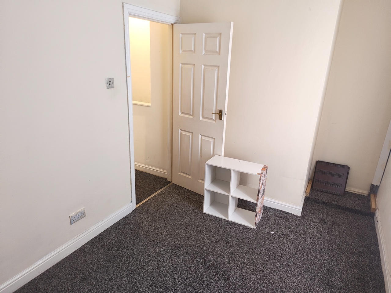 2 Bed Terraced House, Bunyard St, M8 photo 3