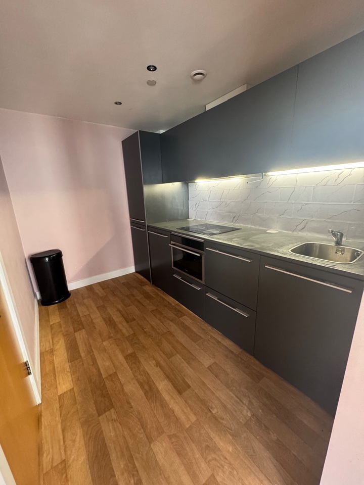 2 Bed Flat, Marsh St, BS1 photo 4