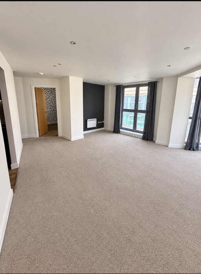 2 Bed Flat, Marsh St, BS1 photo 3