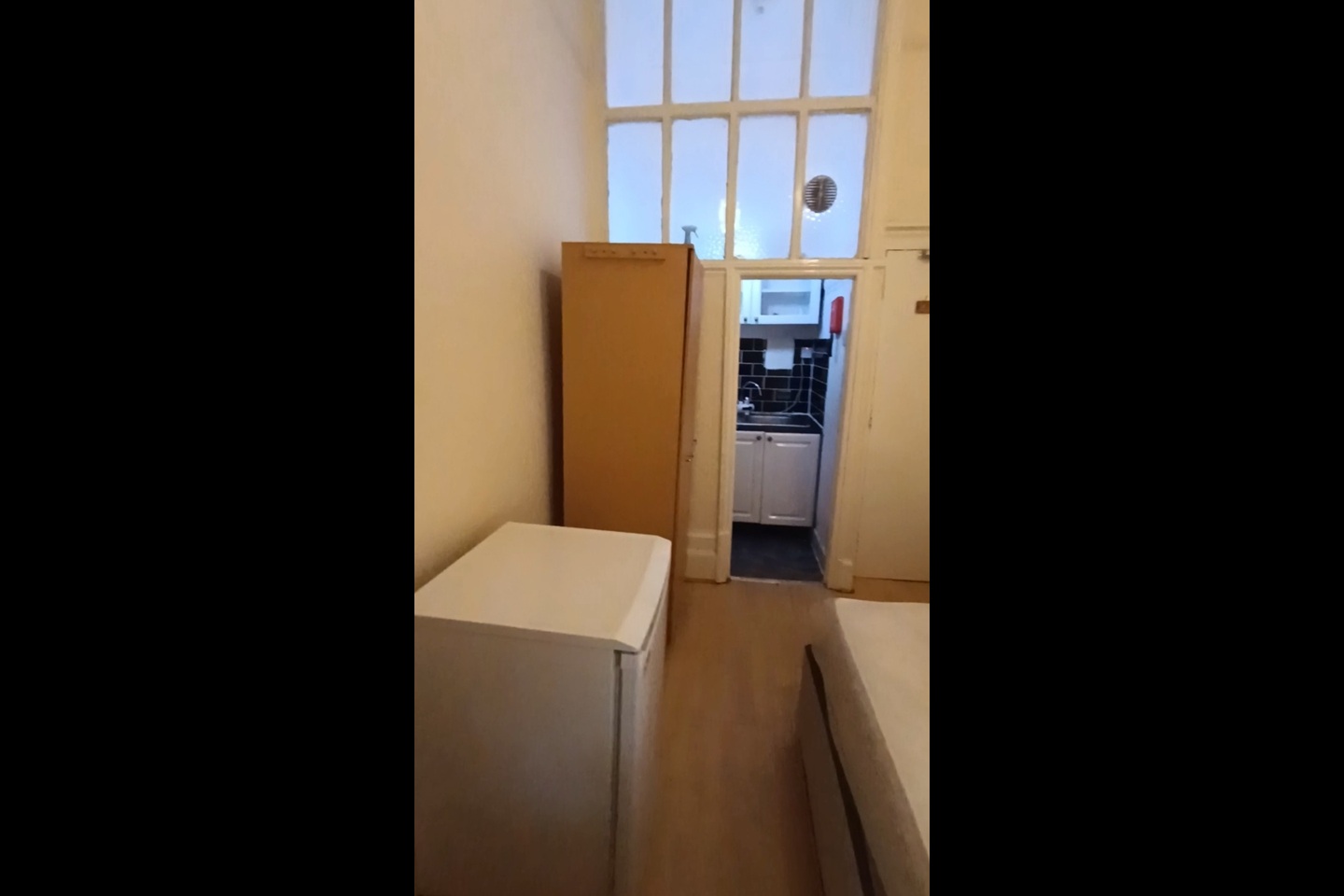 Studio Flat, Howley Place, W2 photo 4