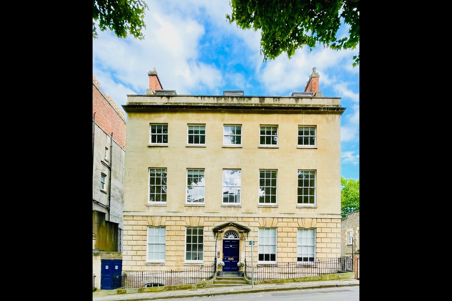 2 Bed Flat, Great George Street, BS1 photo 2