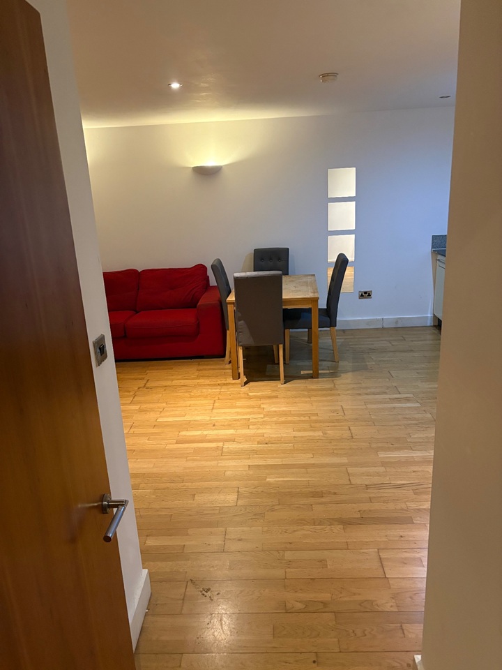 2 Bed Flat, Block D, M4 photo 5