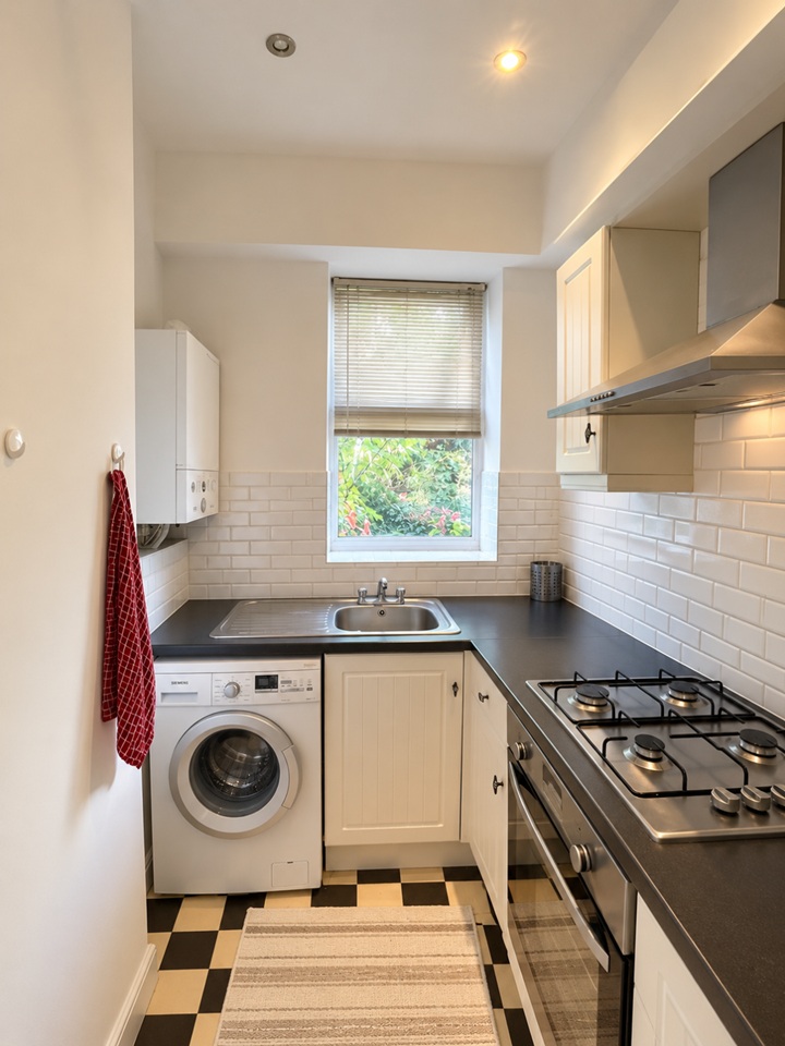 1 Bed Flat, City Road, BS2 photo 2