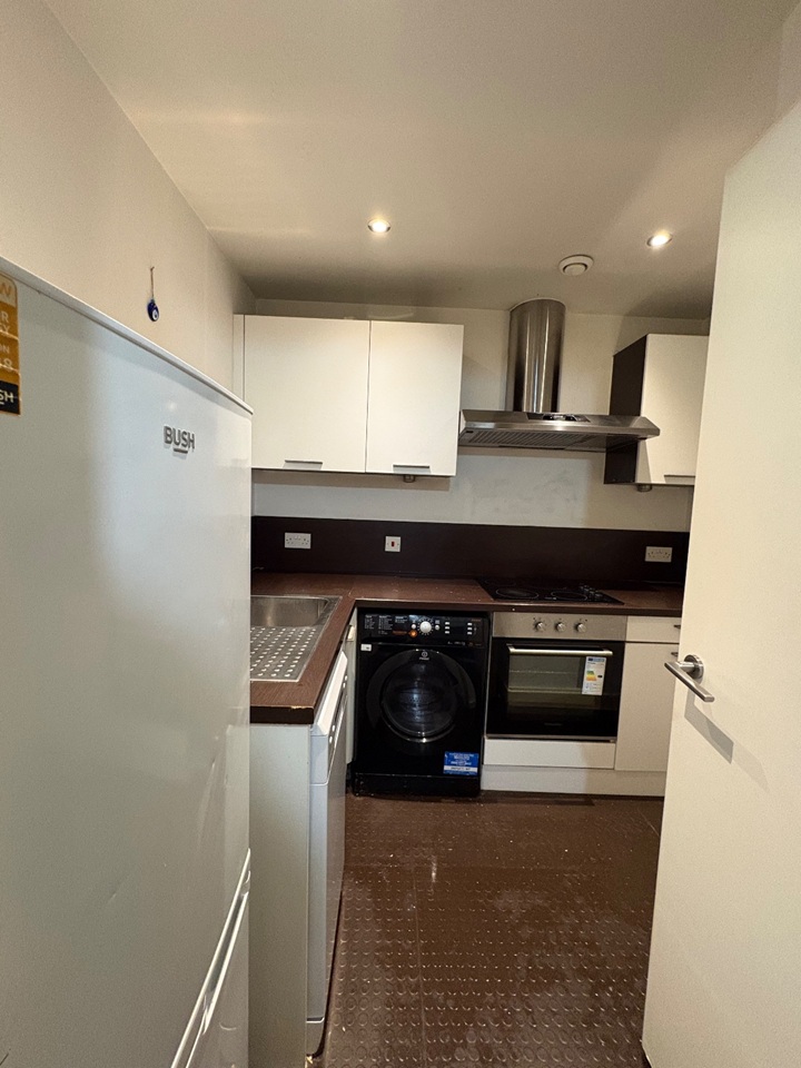 2 Bed Flat, Church St, M4 photo 5