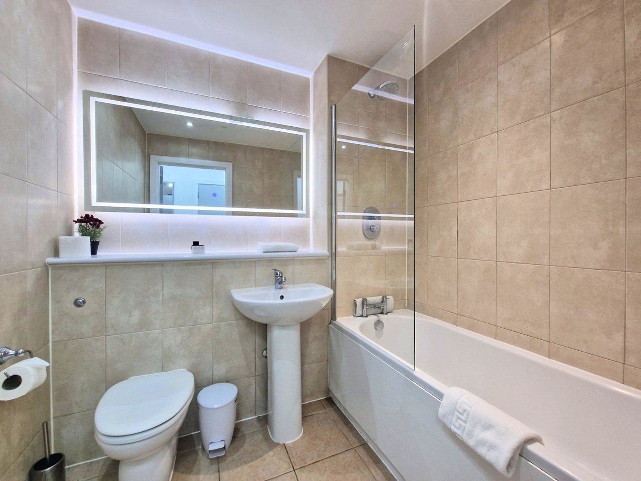 1 Bed Flat, The Arcadian, B5 photo 3