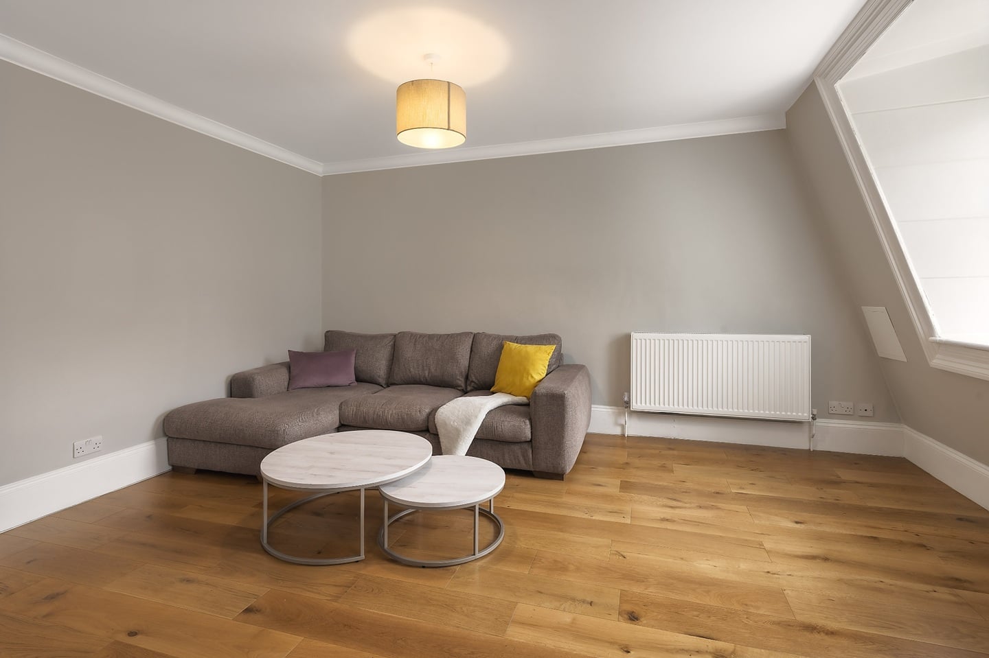 2 Bed Flat, Old Brompton Road, SW7 photo 3