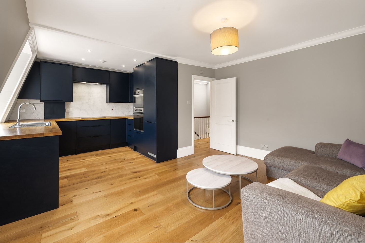 2 Bed Flat, Old Brompton Road, SW7