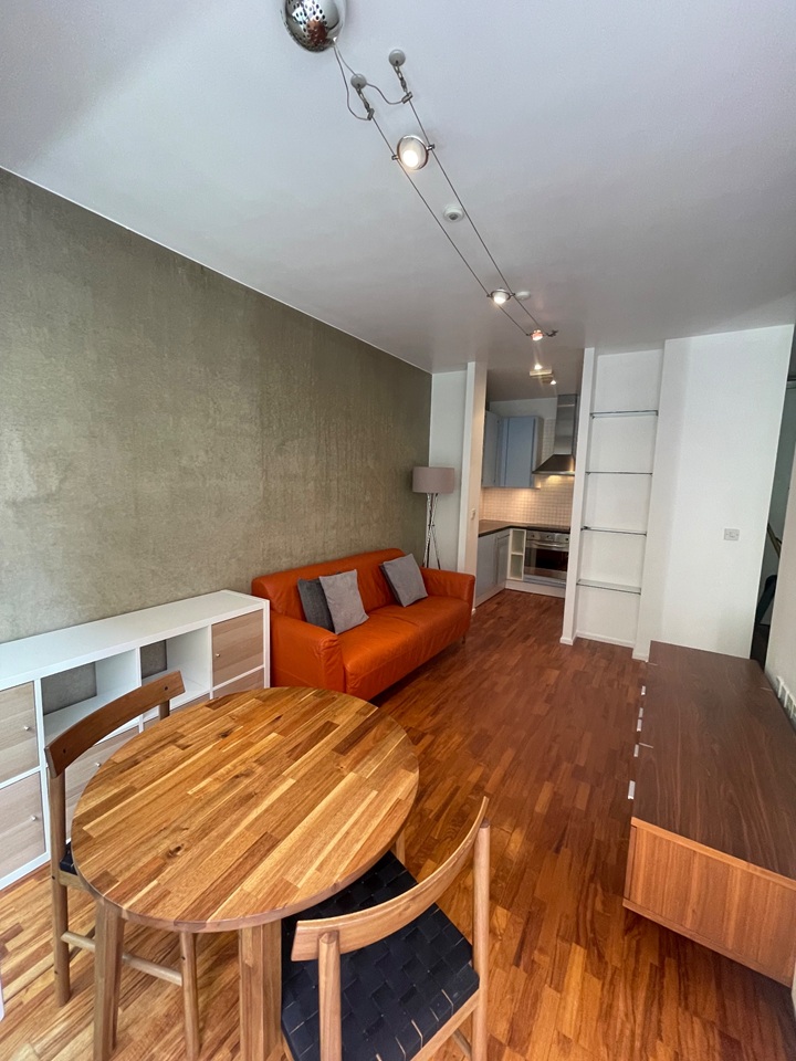 1 Bed Flat, Timber Wharf, M15 photo 5
