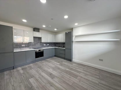 5 Bed Penthouse, High St, EN5