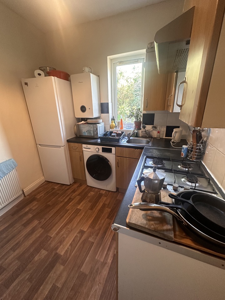 2 Bed Flat, The Three Lamps, BS4 photo 3