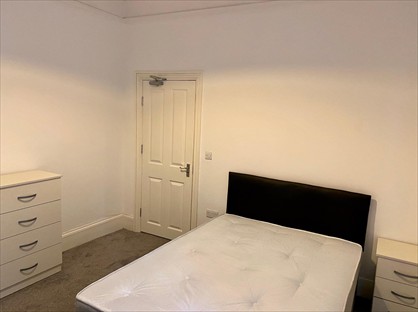 Room in a Shared House, Brook Road, CR7