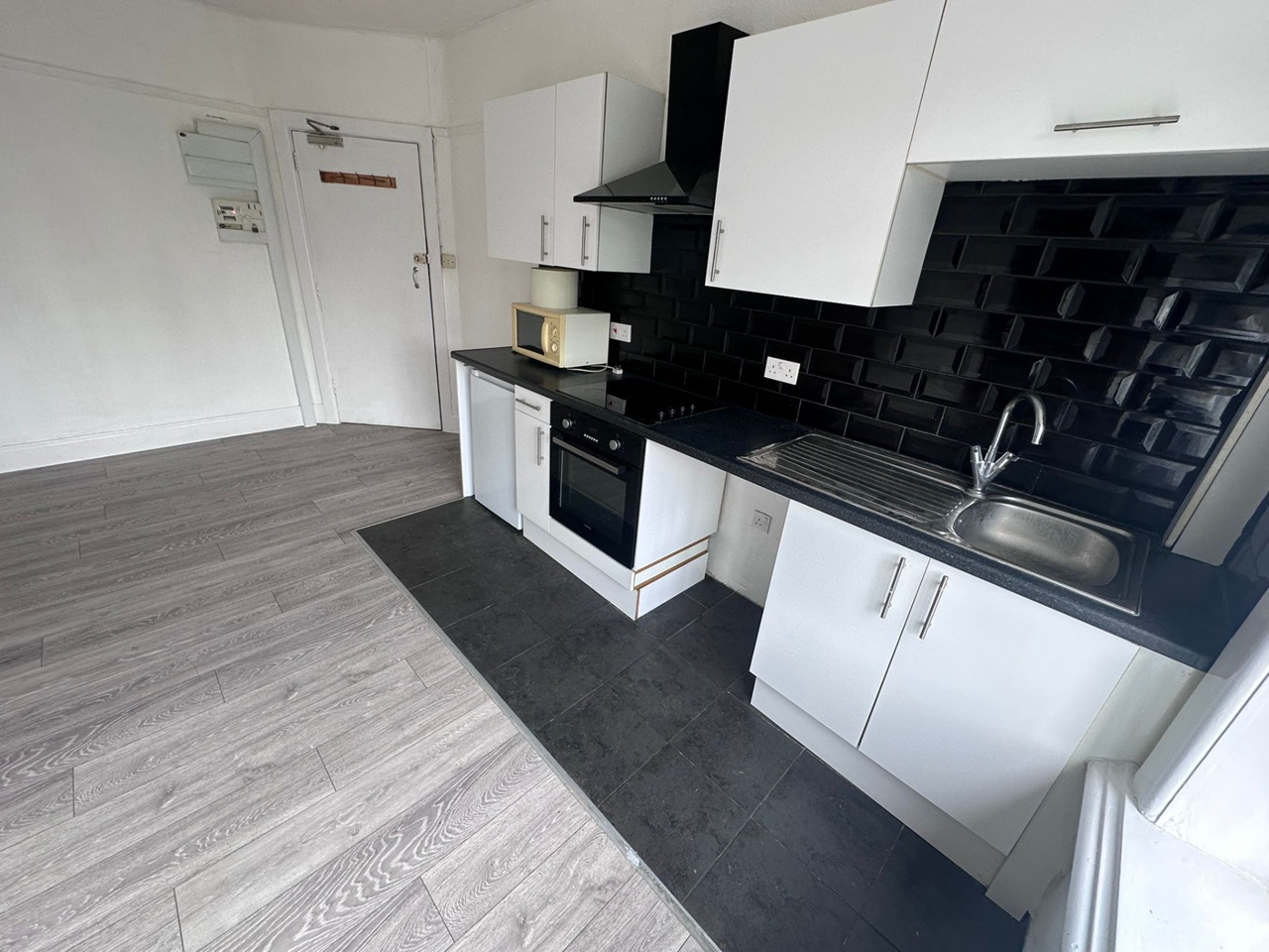 Studio Flat, Oakmount Avenue, SO17