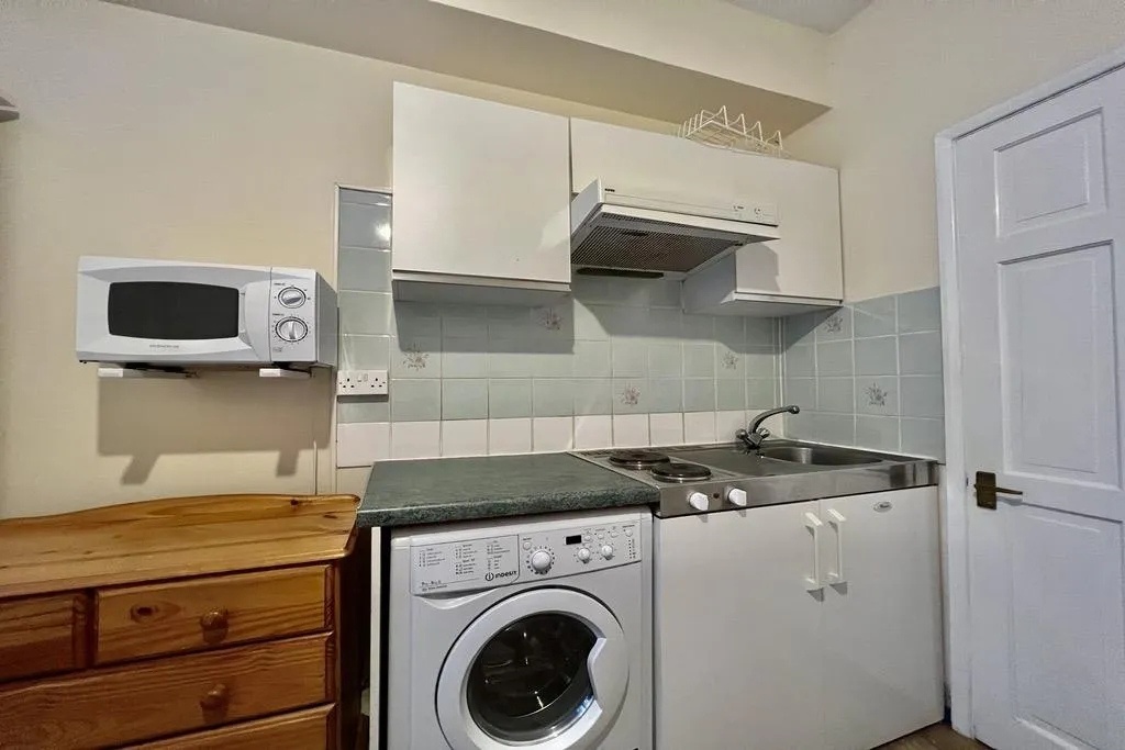 Studio Flat, Cheniston Gardens, W8 photo 3