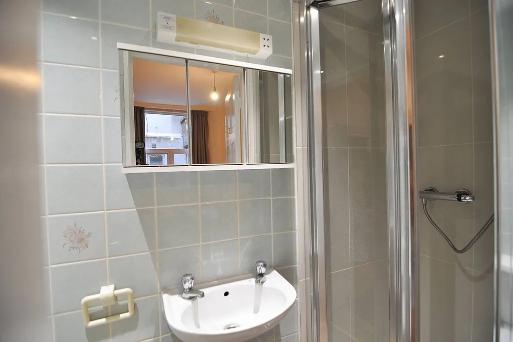 Studio Flat, Cheniston Gardens, W8 photo 4