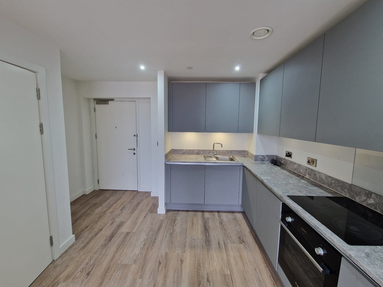 1 Bed Flat, Oxygen Tower, M1 photo 3
