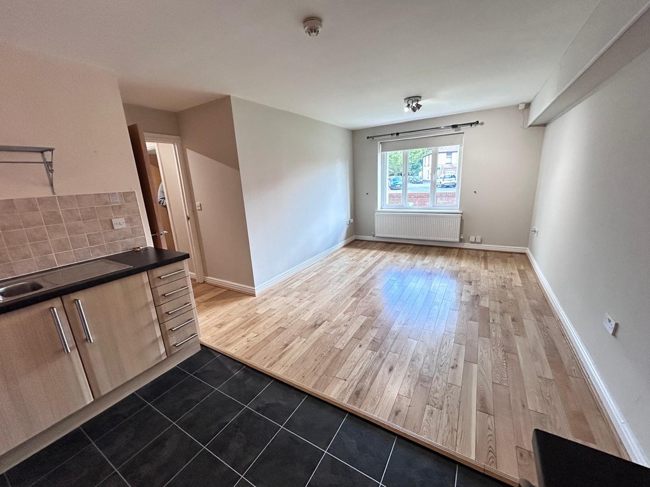 2 Bed Flat, Park View, CH62 photo 2