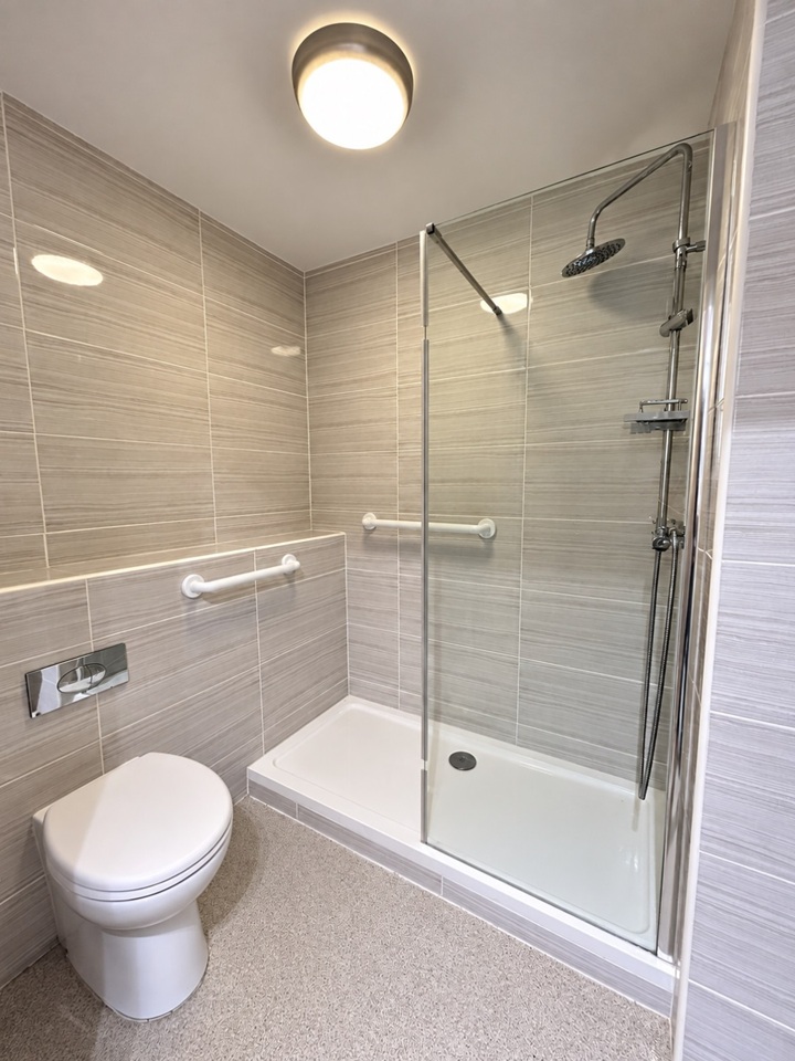 2 Bed Flat, Park View, CH62 photo 5
