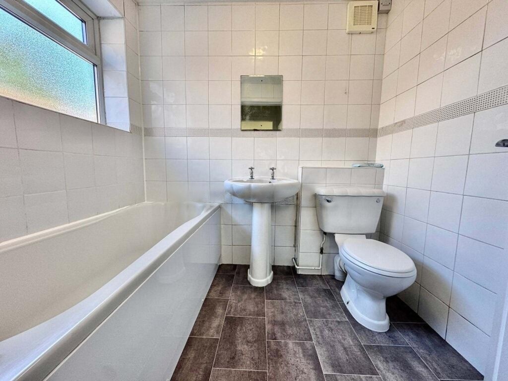 2 Bed Terraced House, Chandos St, CV2 photo 5