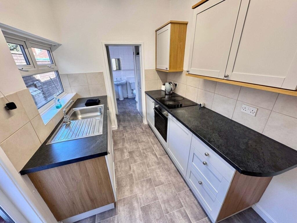 2 Bed Terraced House, Chandos St, CV2 photo 4