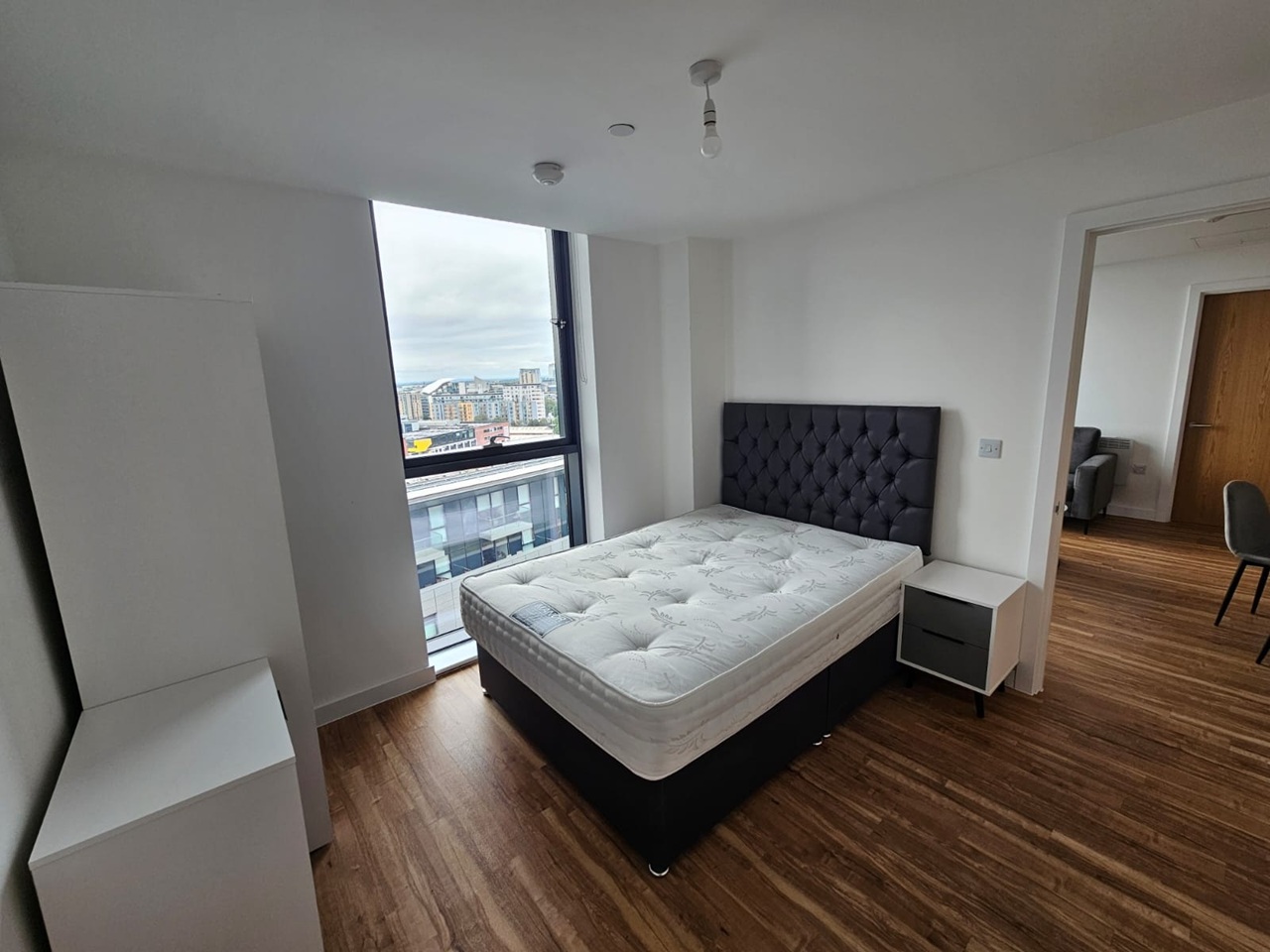 2 Bed Flat, Pomona Strand, M16 photo 5