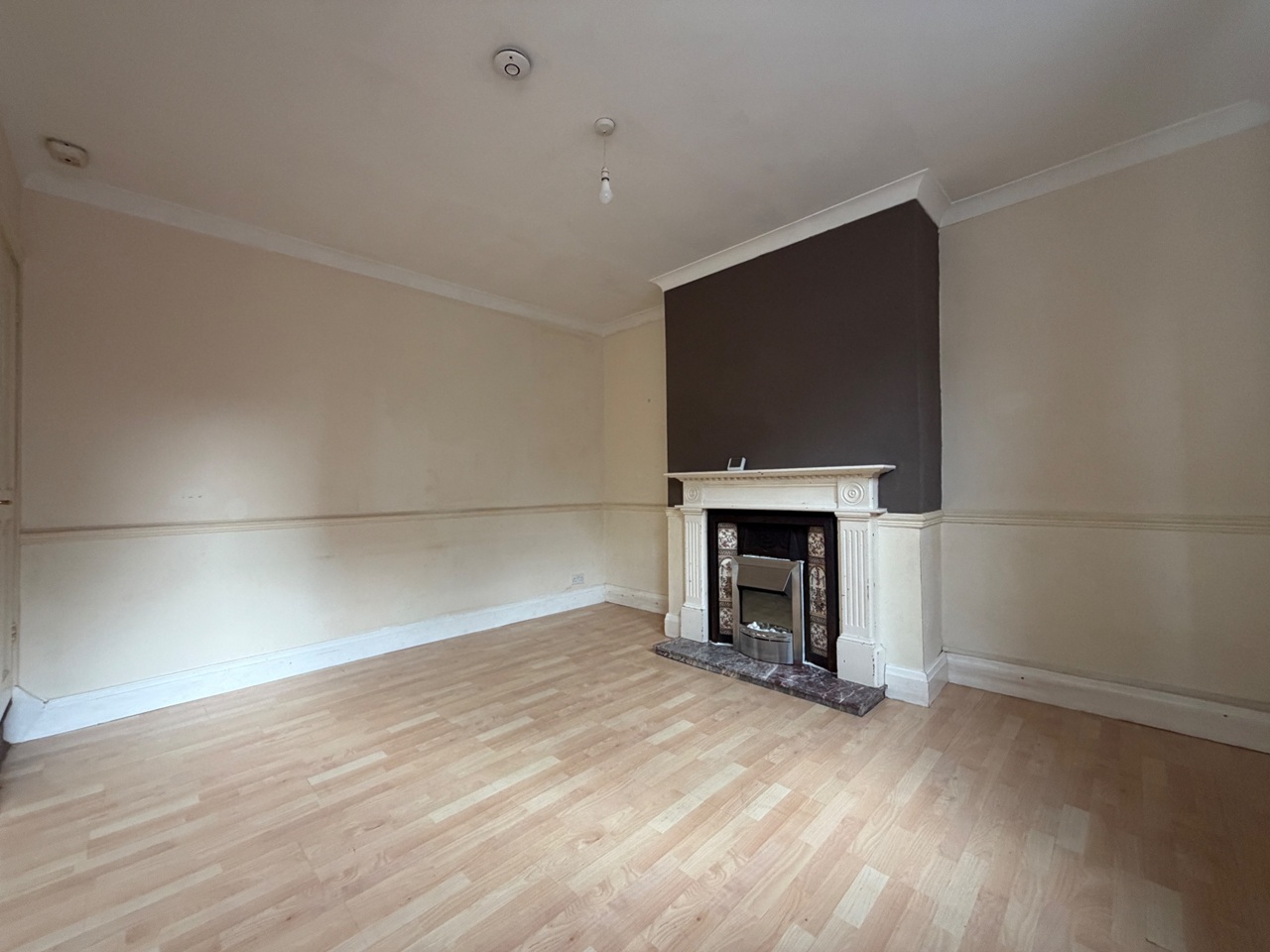 2 Bed Terraced House, Barden Mount, LS12 photo 2