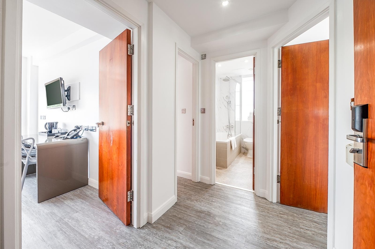 2 Bed Flat, Roland House, SW7 photo 2
