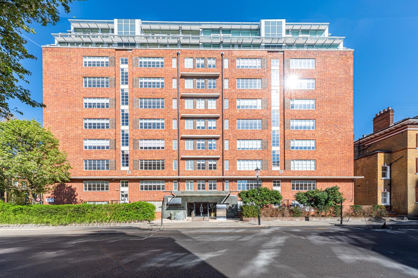 2 Bed Flat, Roland House, SW7