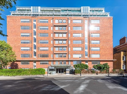 2 Bed Flat, Roland House, SW7