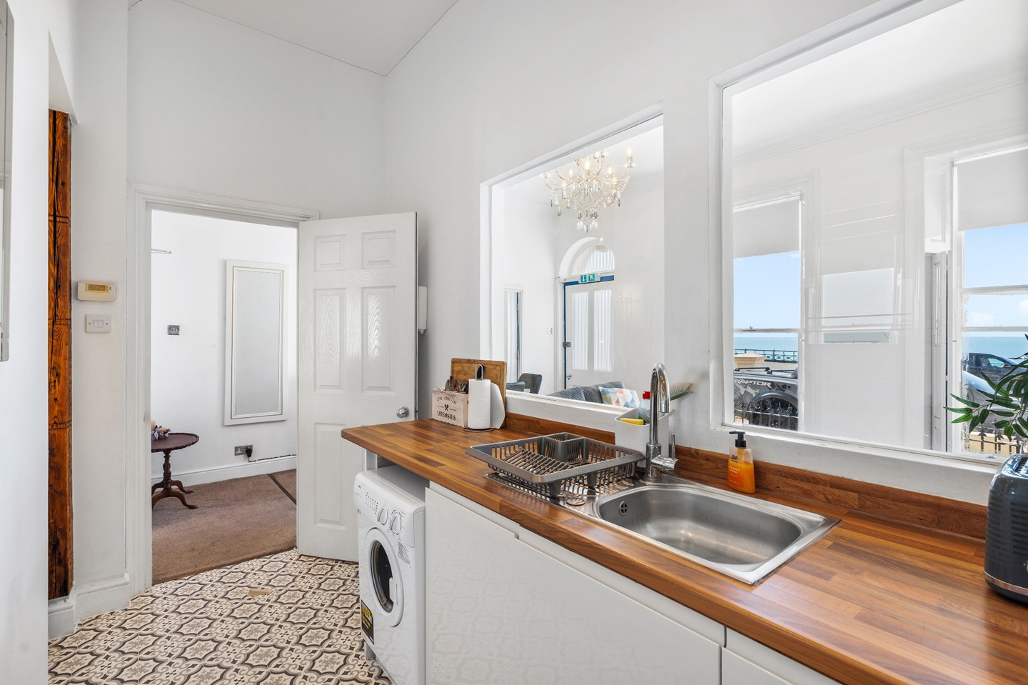 2 Bed Flat, Marine Parade, BN2 photo 5