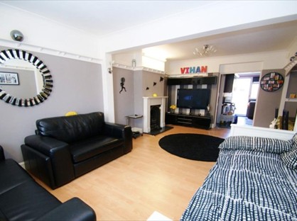 3 Bed Terraced House, Aveley Road, RM1