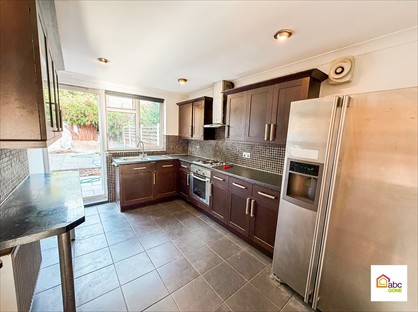 3 Bed Terraced House, Aveley Road, RM1