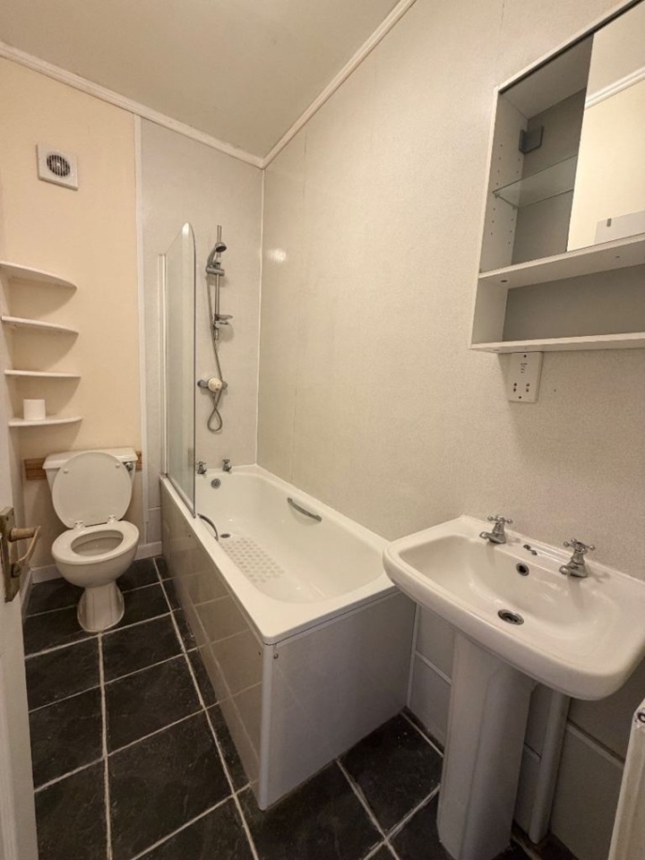 Room in a Shared Flat, East Preston St, EH8 photo 2