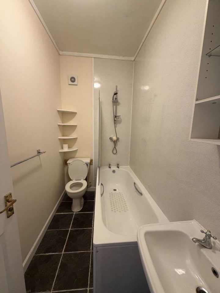 Room in a Shared Flat, East Preston St, EH8 photo 3