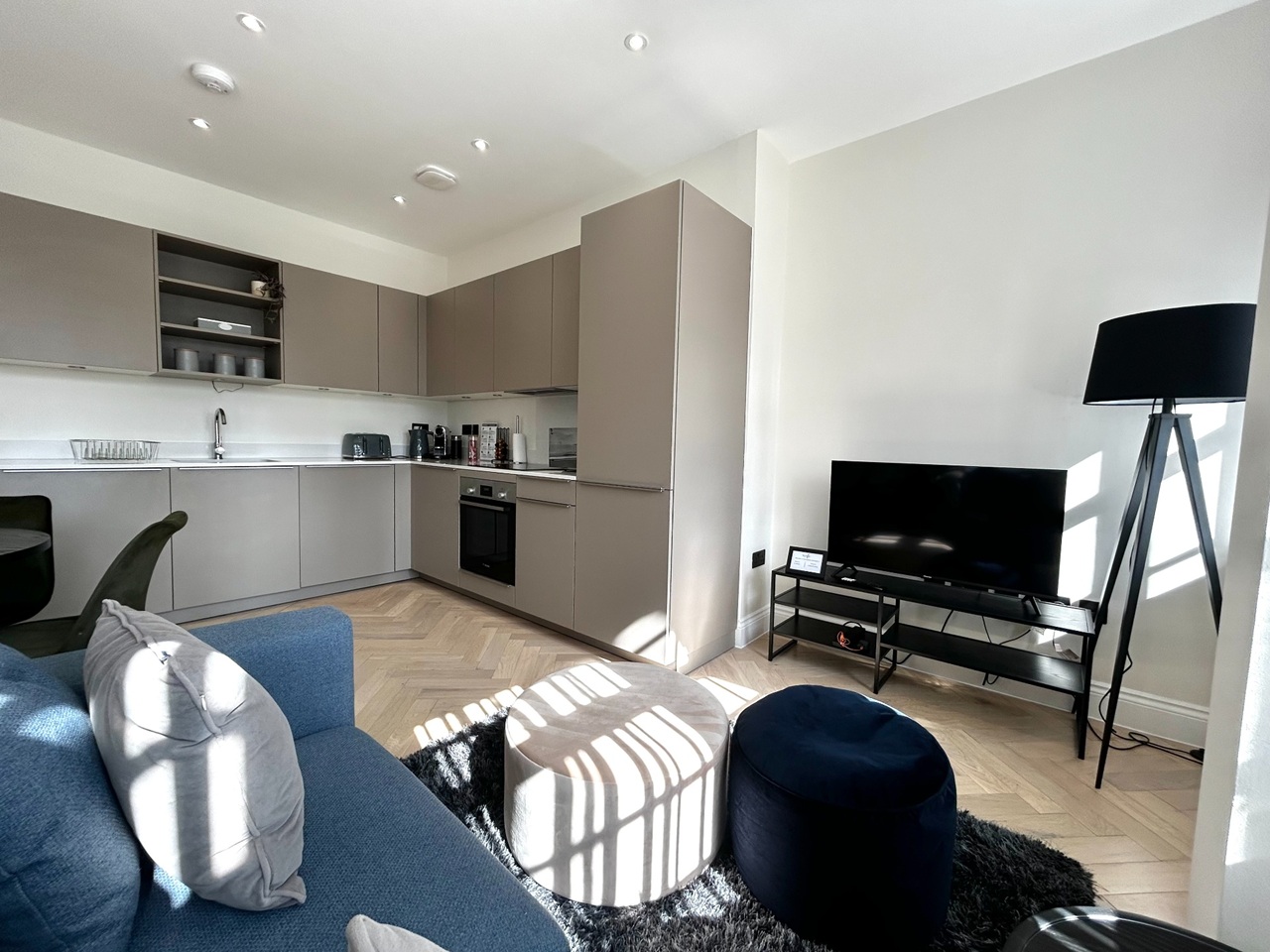 2 Bed Flat, The Colmore, B3 photo 2