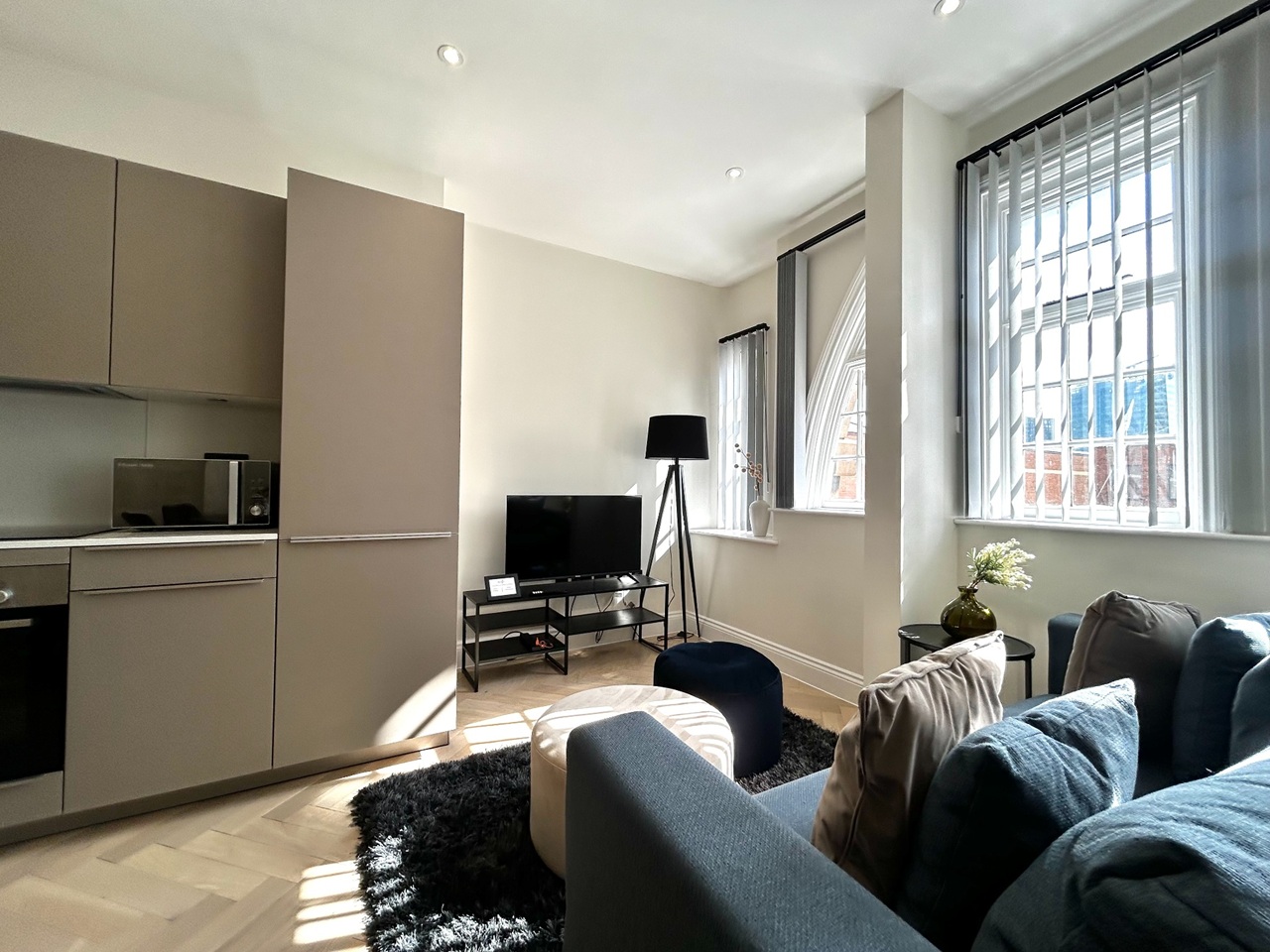 2 Bed Flat, The Colmore, B3 photo 3