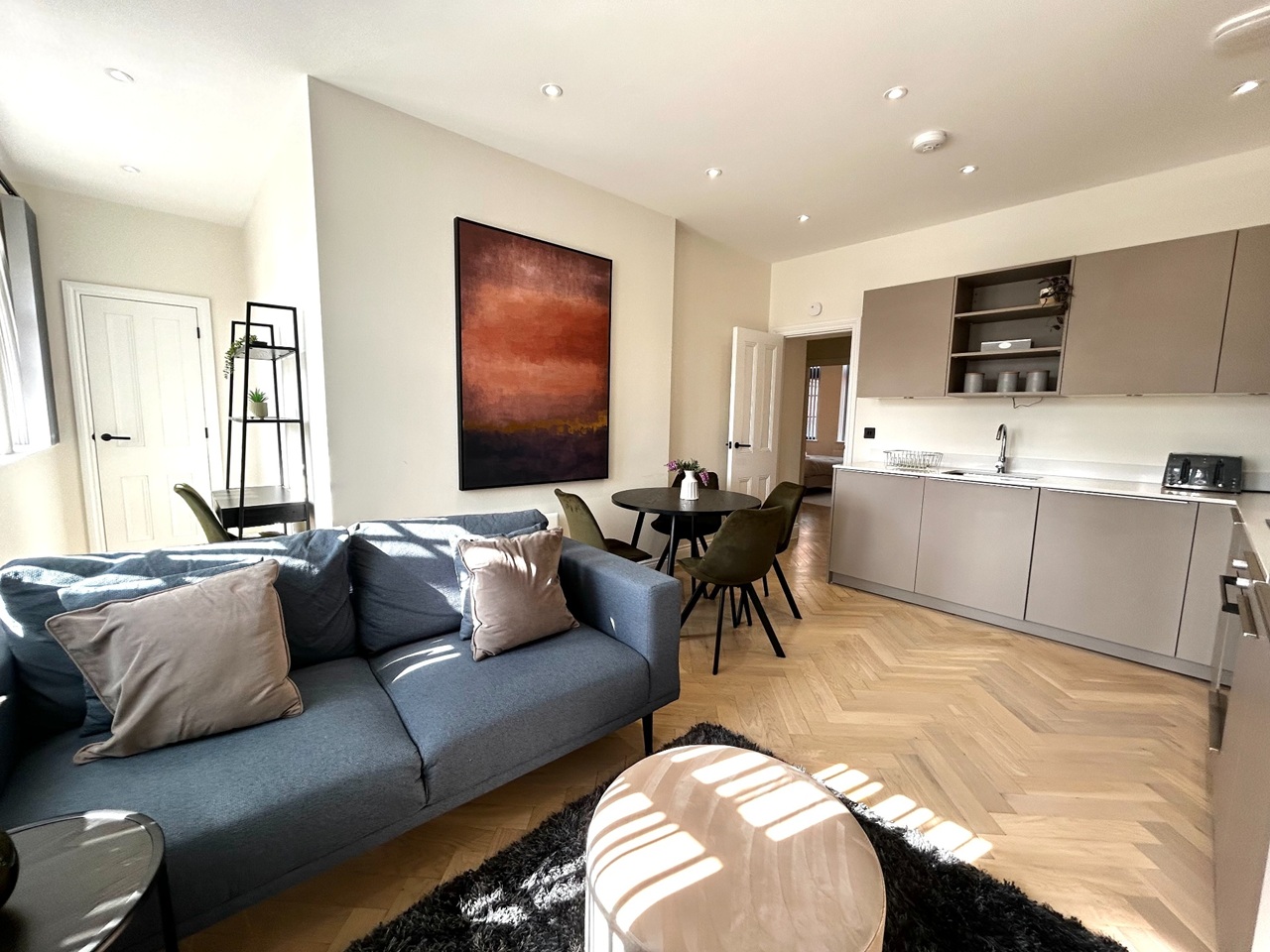 2 Bed Flat, The Colmore, B3 photo 4