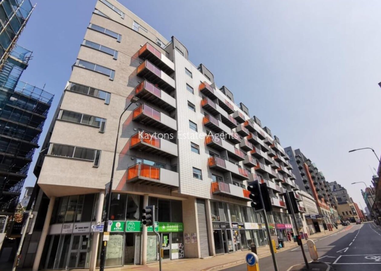 Room in a Shared Flat, Whitworth St West, M1