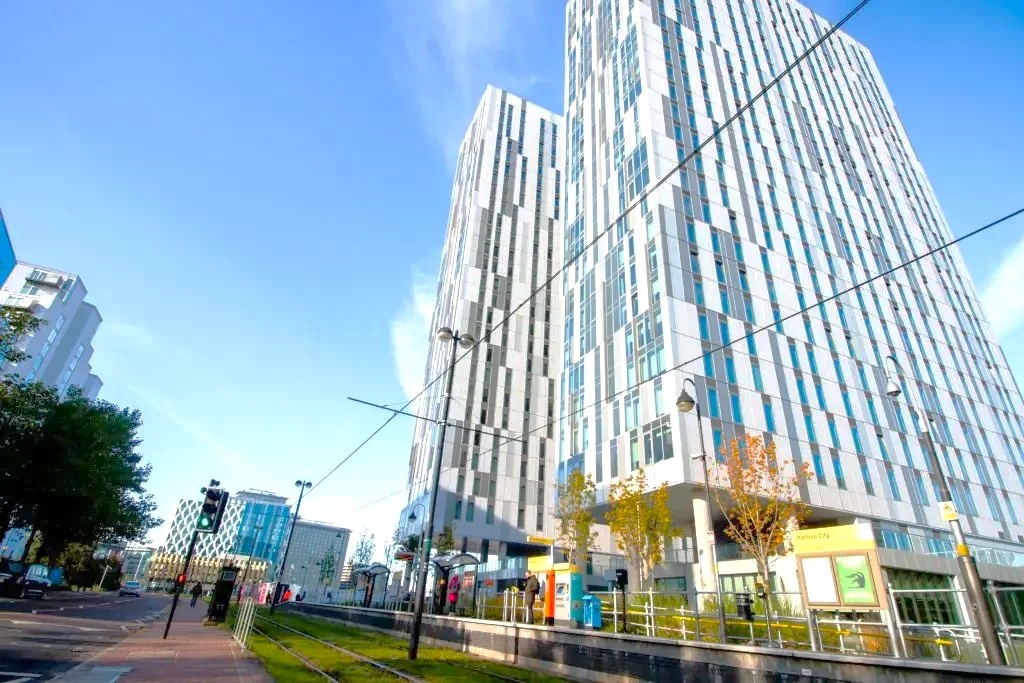 Studio Flat, Michigan Avenue, M50