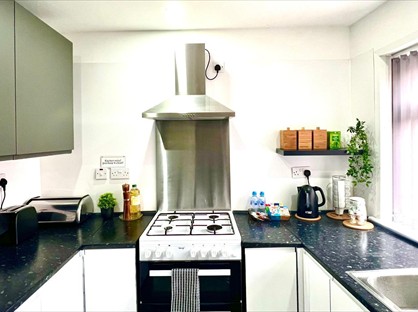 2 Bed End Terrace, Brook Avenue, M19